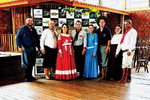 Integrantes do CTG Laureano Medeiros