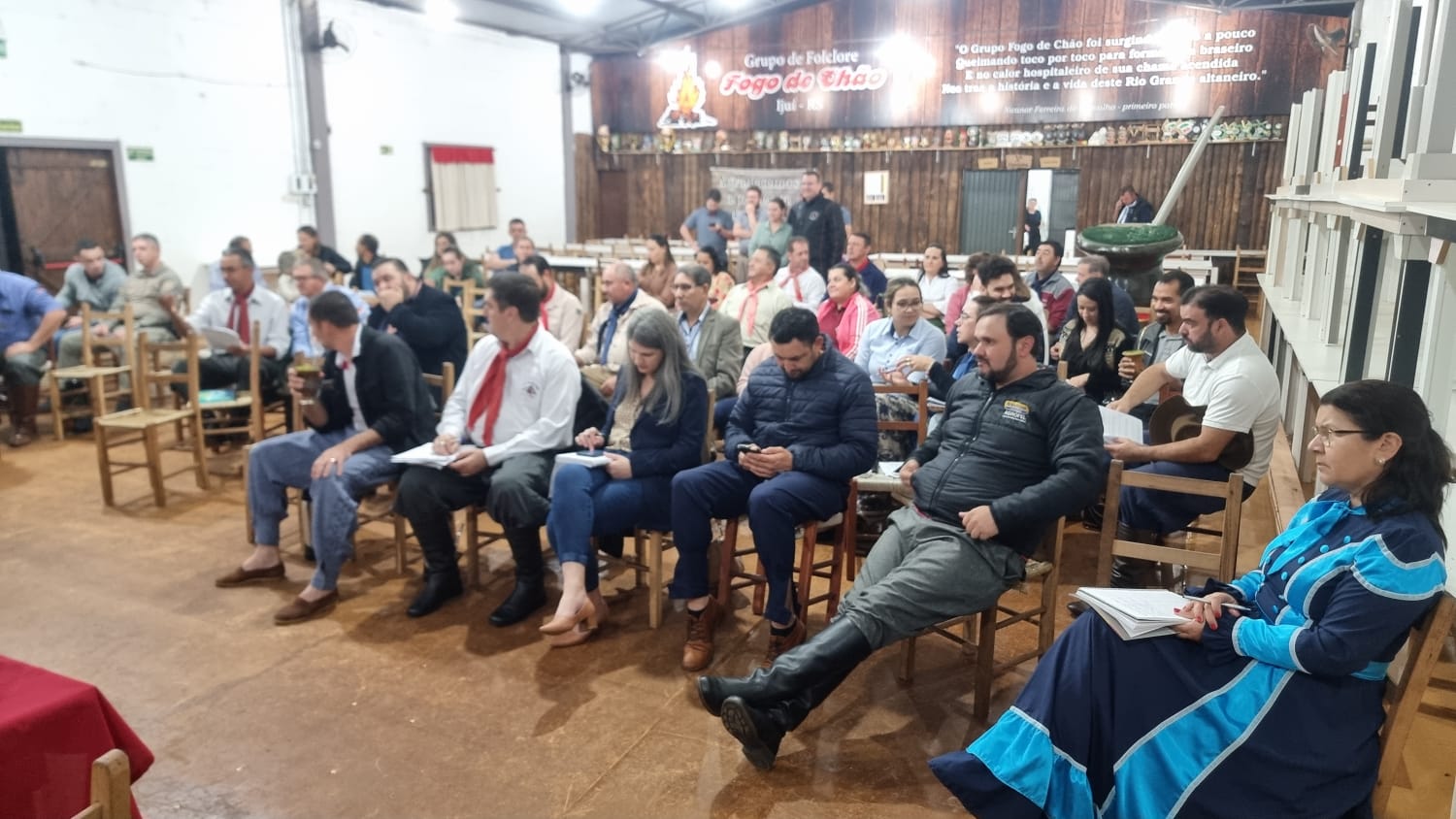 Foto 3: Reunião da ATQG sobre o Desfile Farroupilha