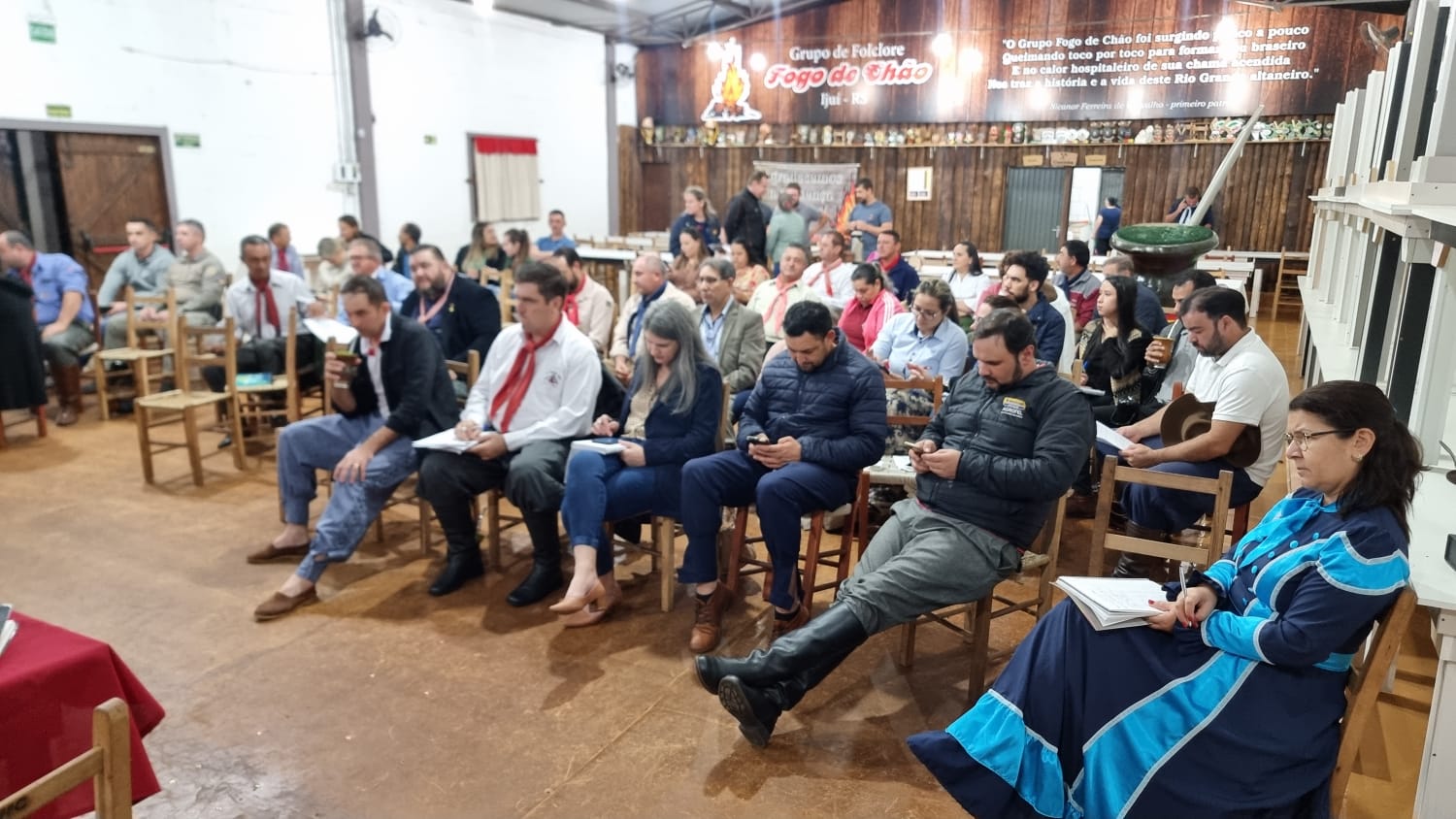 Foto 4: Reunião da ATQG sobre o Desfile Farroupilha