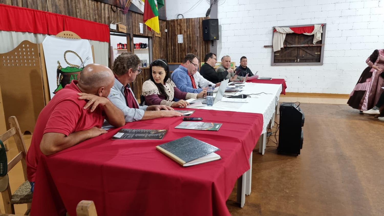 Foto 5: Reunião da ATQG sobre o Desfile Farroupilha
